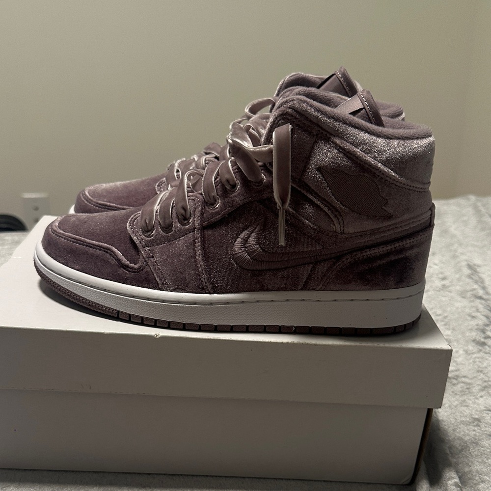 Air Jordan Mid SE Purple Sneakers - Picture 5 of 5